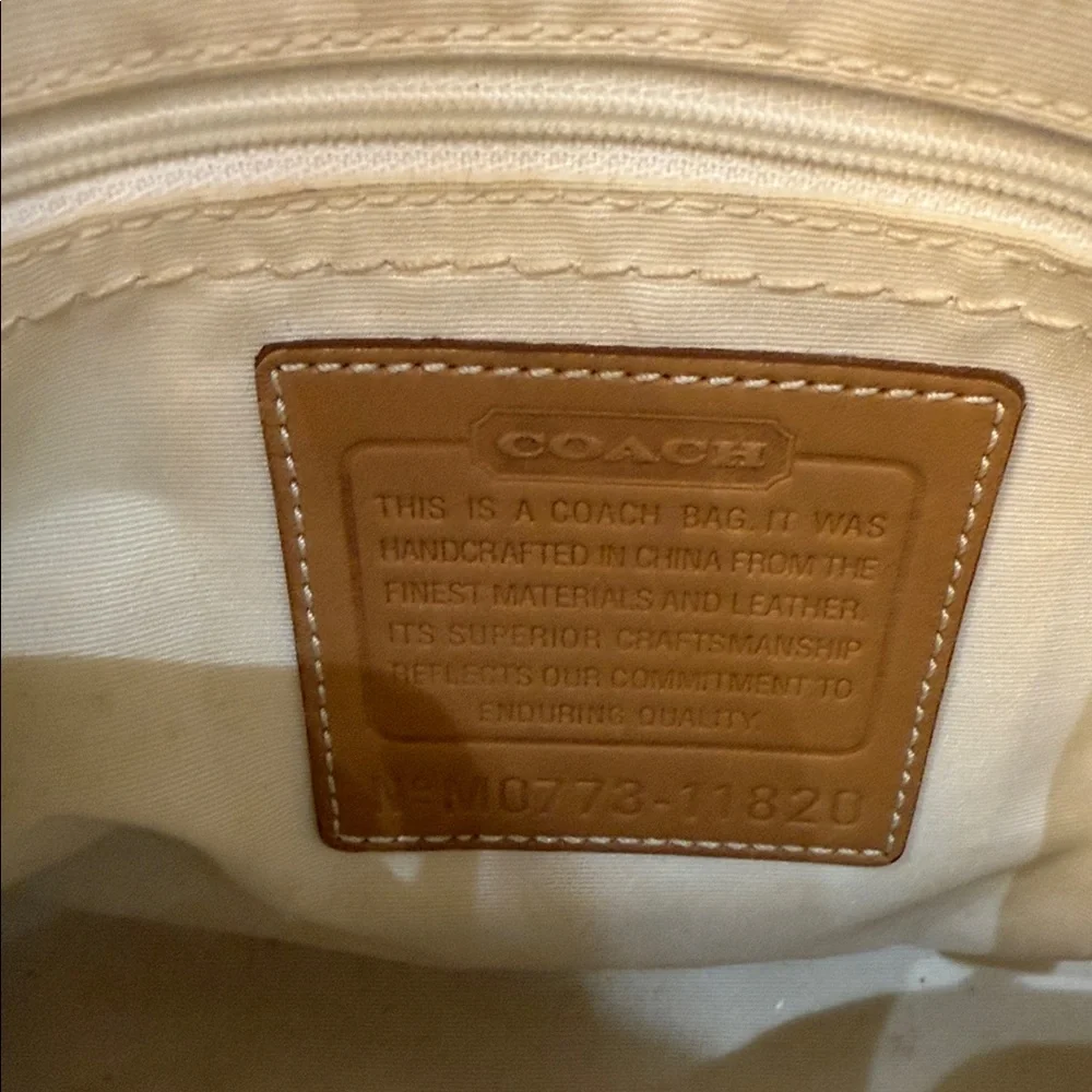 Coach elegant shoulder